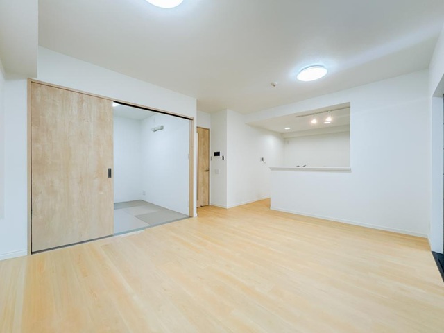 町田市忠生2丁目の中古マンション1階部分のリビング1枚目の写真