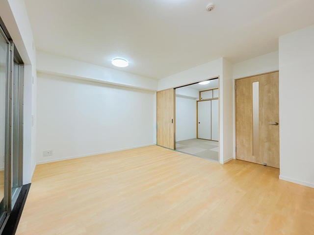 町田市忠生2丁目の中古マンション1階部分のリビング2枚目の写真