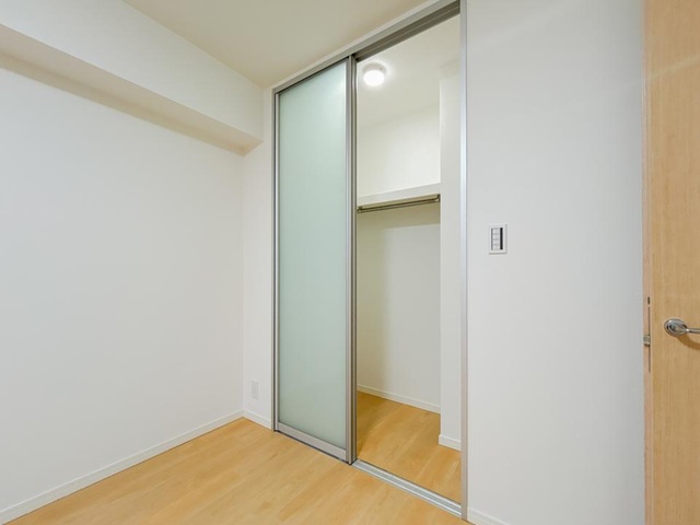 町田市忠生2丁目の中古マンション1階部分のウォークインクローゼットの写真