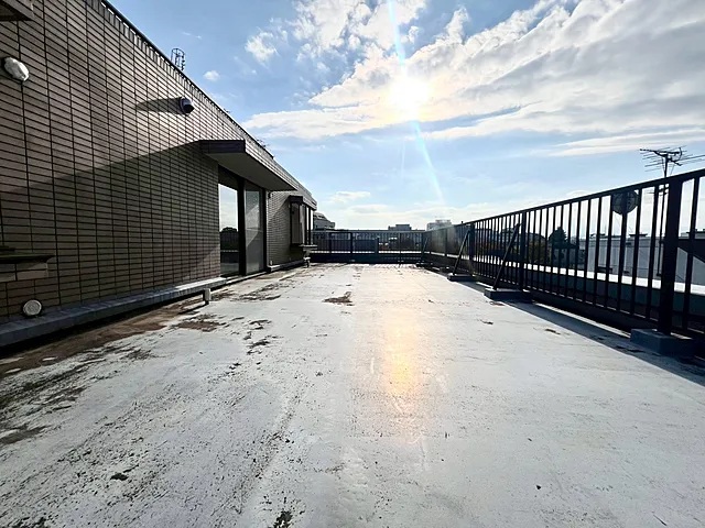 町田市忠生2丁目の中古マンション5階部分のルーフバルコニーの写真