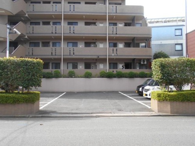 町田市忠生2丁目の中古マンション5階部分の駐車場の写真