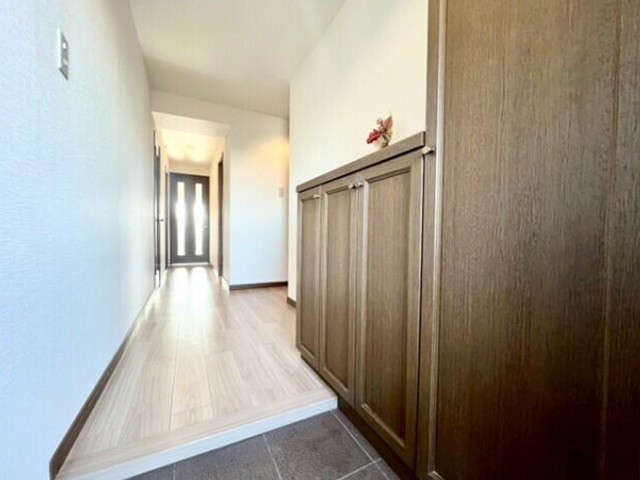 町田市忠生2丁目の中古マンション5階部分の玄関の写真