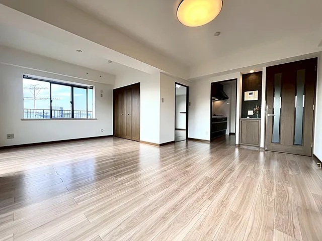 町田市忠生2丁目の中古マンション5階部分のリビングの写真