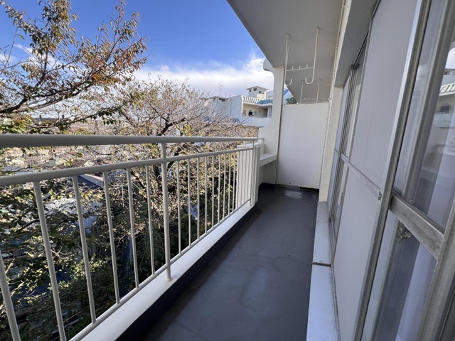 町田市玉川学園1丁目の中古マンション3階部分のバルコニーの写真