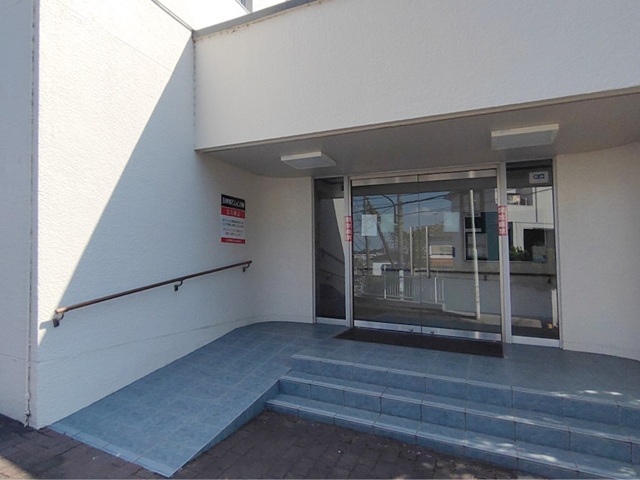 町田市玉川学園1丁目の中古マンション3階部分のエントランスの写真