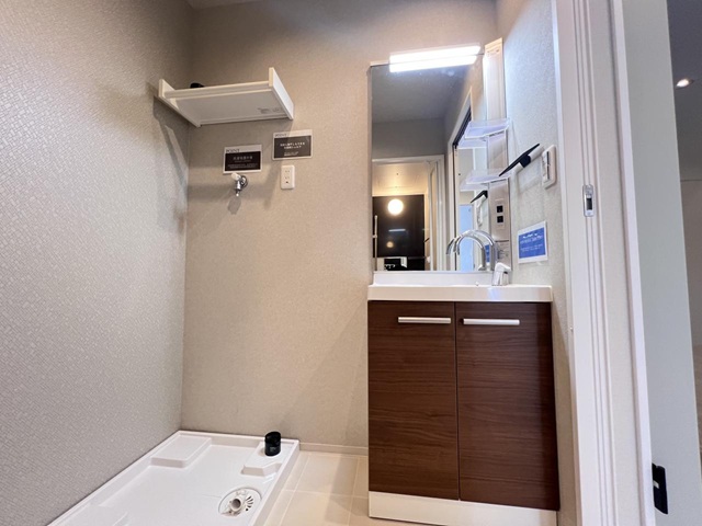 町田市玉川学園1丁目の中古マンション3階部分の洗面化粧台の写真