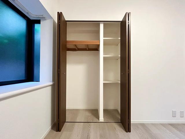 町田市玉川学園5丁目の中古マンション1階部分の収納の写真