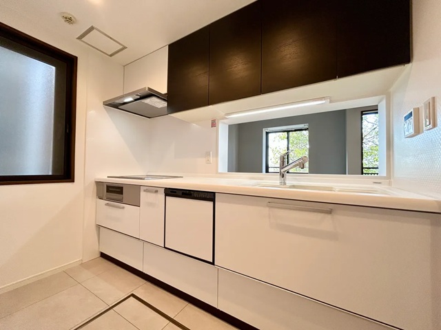 町田市玉川学園5丁目の中古マンション1階部分のキッチンの写真