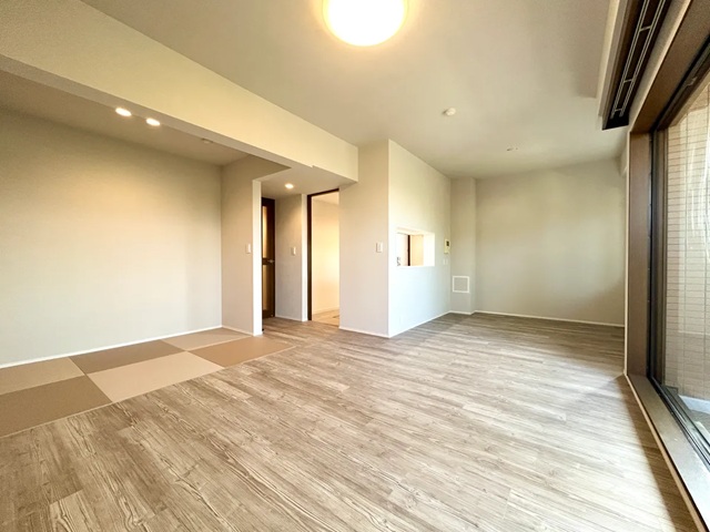 町田市玉川学園5丁目の中古マンション1階部分のリビングの写真
