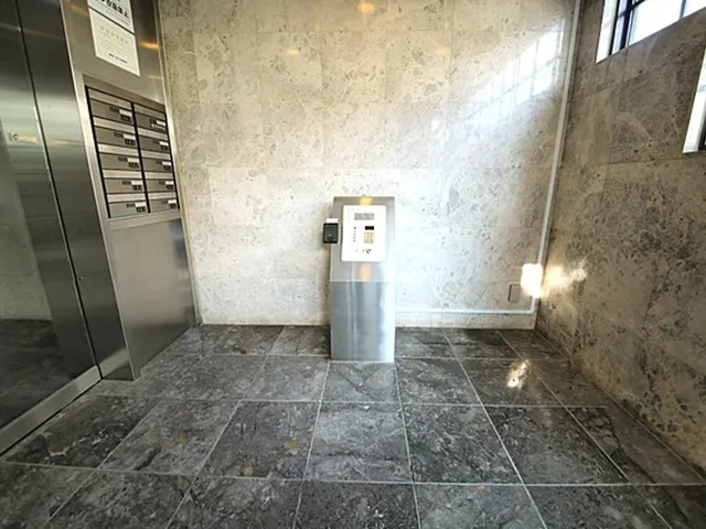 町田市玉川学園5丁目の中古マンション3階部分のエントランスの写真