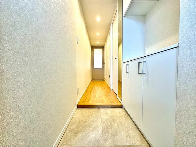 町田市玉川学園5丁目の中古マンション3階部分の玄関の写真