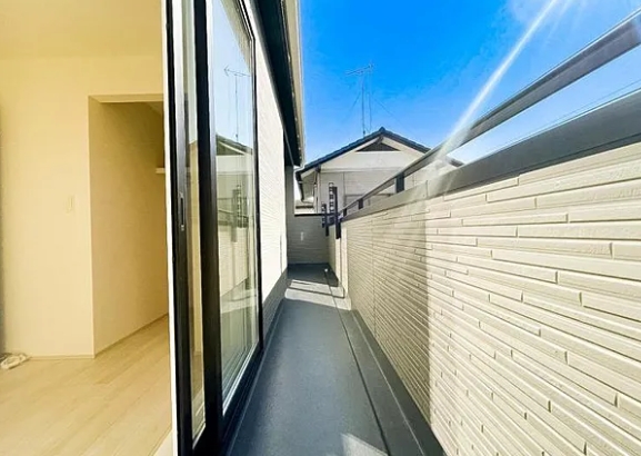 町田市鶴川4丁目の新築戸建て2のバルコニーの写真