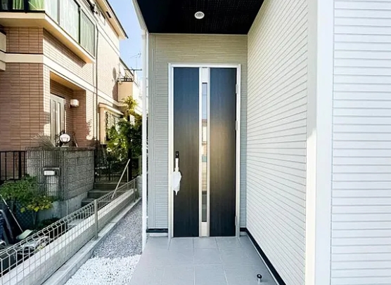 町田市鶴川4丁目の新築戸建て2の玄関の写真