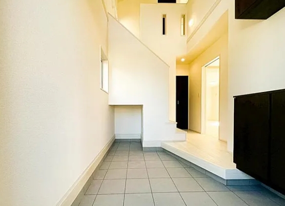 町田市鶴川4丁目の新築戸建て2の玄関の写真