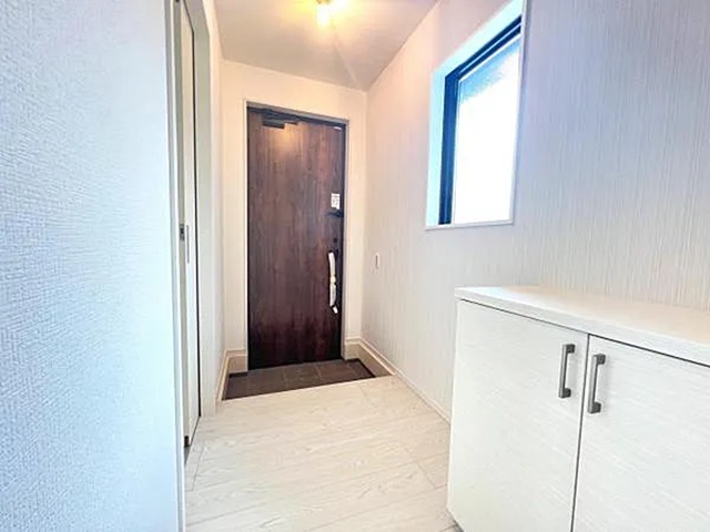 町田市鶴川6丁目の新築戸建ての玄関の写真