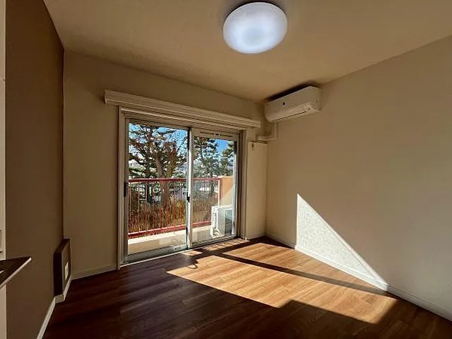 町田市鶴川6丁目の中古マンション1階部分の洋室2の写真