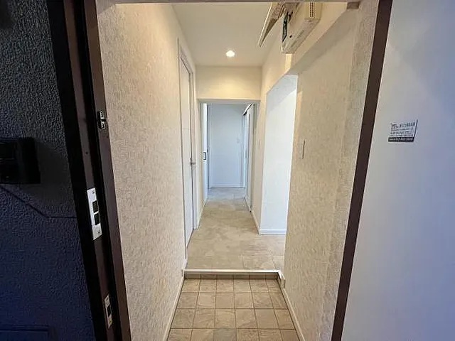 町田市鶴川6丁目の中古マンション1階部分の玄関の写真