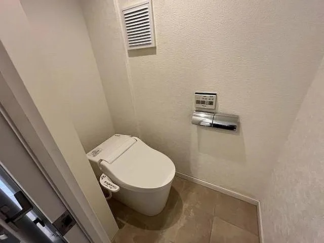 町田市鶴川6丁目の中古マンション1階部分のトイレの写真