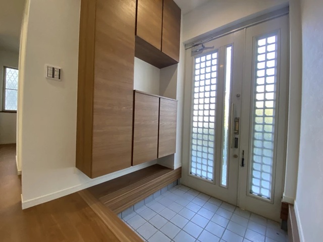 町田市薬師台2丁目の中古戸建ての玄関の写真