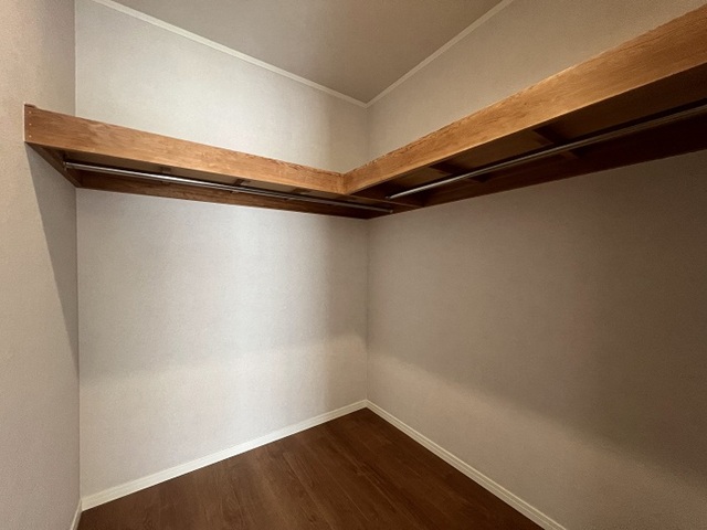 町田市薬師台2丁目の中古戸建てのウォークインクローゼットの写真