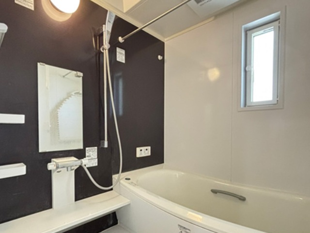 町田市山崎町の中古戸建てのバスルームの写真