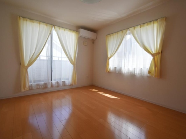 町田市山崎町の中古戸建ての洋室1の写真