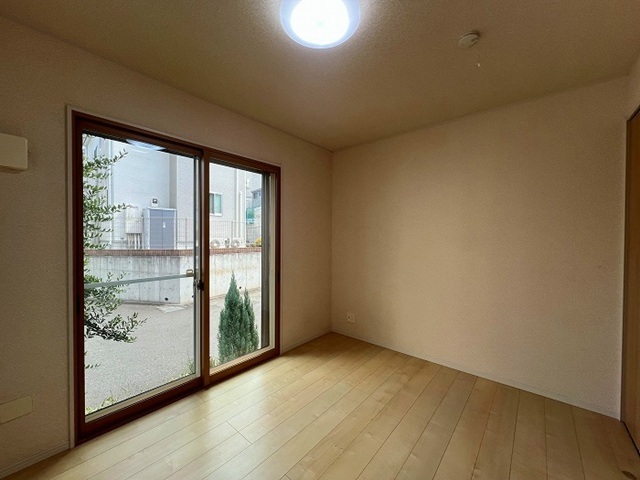 町田市山崎町の中古戸建ての洋室2の写真