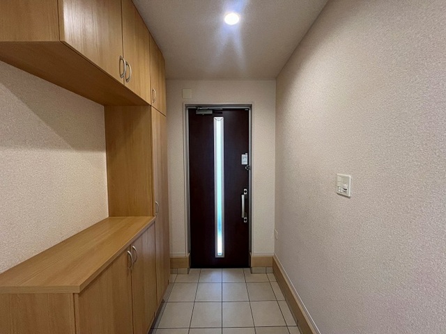 町田市山崎町の中古戸建ての玄関の写真