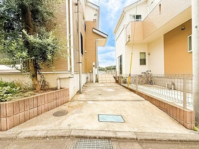 町田市山崎町の中古戸建ての駐車場2の写真