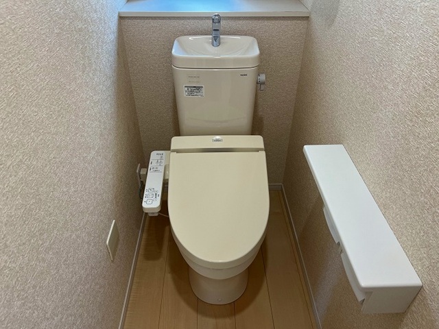 町田市山崎町の中古戸建てのトイレの写真