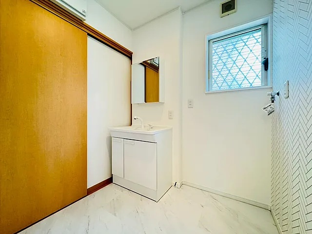 相模原市中央区上溝1丁目の中古戸建ての洗面化粧台の写真