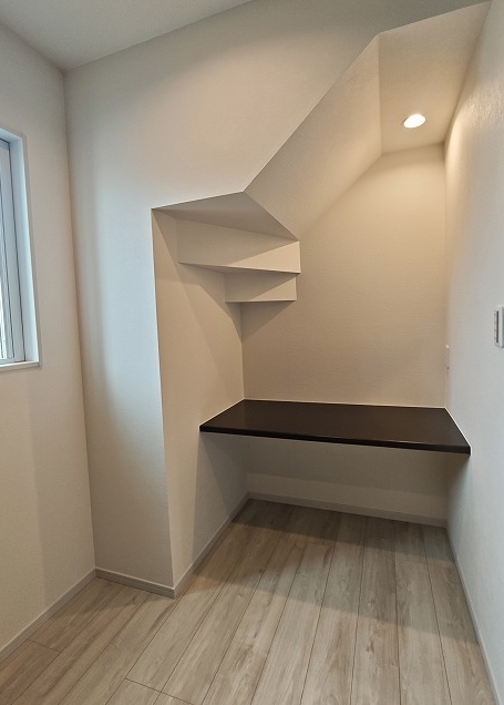 相模原市中央区上溝4丁目の新築戸建て2号棟のスタディーカウンターの写真