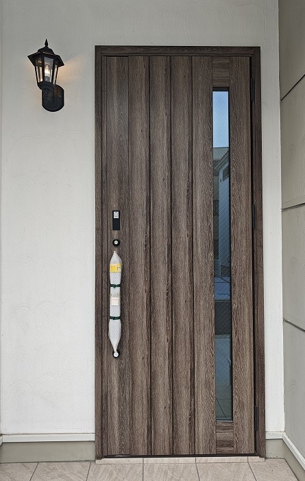 相模原市中央区上溝4丁目の新築戸建て3号棟の玄関の写真