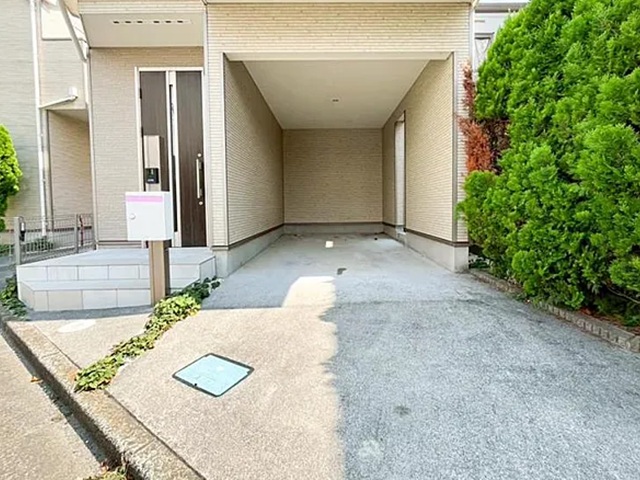 相模原市中央区小山1丁目の中古戸建ての駐車場の写真