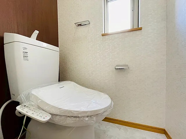 相模原市中央区小山1丁目の中古戸建てのトイレの写真