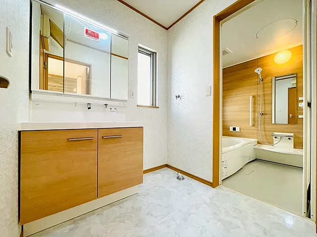 相模原市中央区小山1丁目の中古戸建ての洗面化粧台の写真