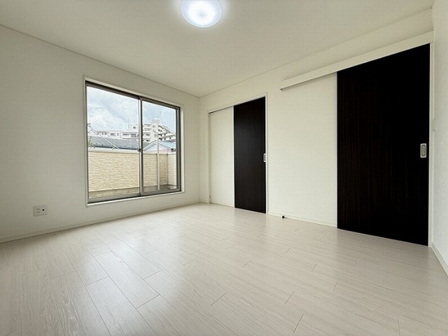 相模原市中央区小山2丁目の中古戸建ての洋室1の写真