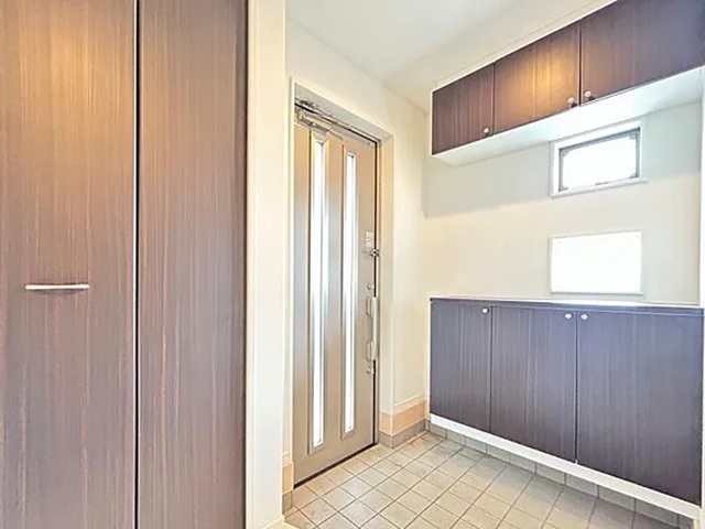 相模原市中央区小山2丁目の中古戸建ての玄関の写真