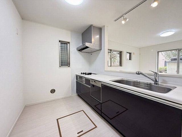 相模原市中央区小山2丁目の中古戸建てのキッチンの写真