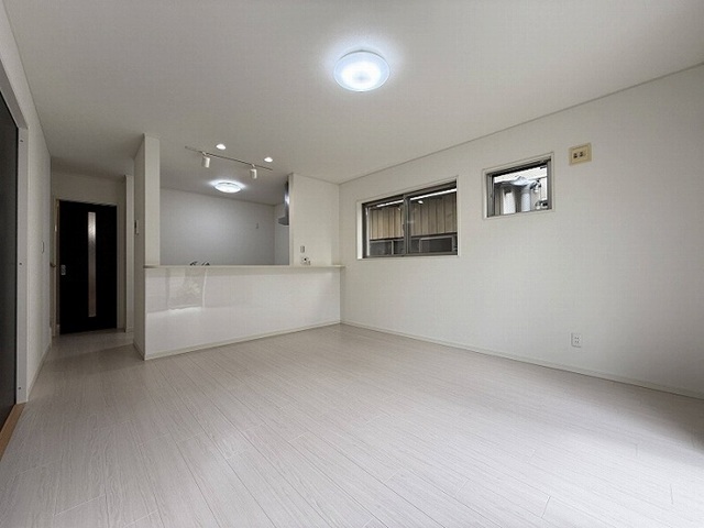 相模原市中央区小山2丁目の中古戸建てのリビングの写真