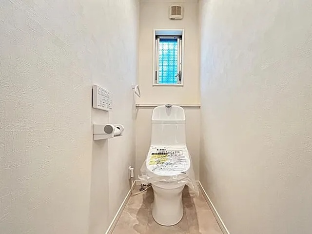 相模原市中央区小山2丁目の中古戸建てのトイレの写真