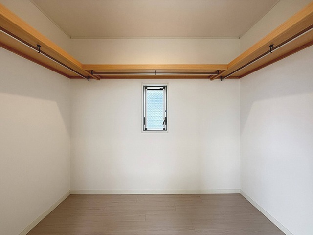 相模原市中央区小山2丁目の中古戸建てのウォークインクローゼットの写真