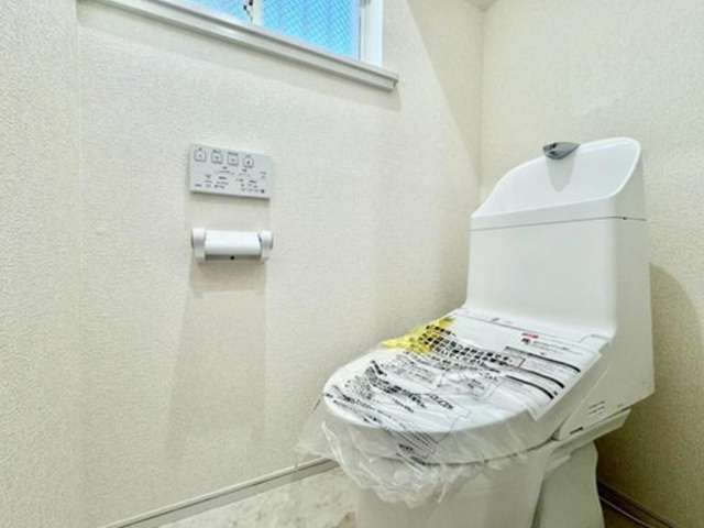 相模原市中央区水郷田名1丁目の中古戸建てのトイレの写真