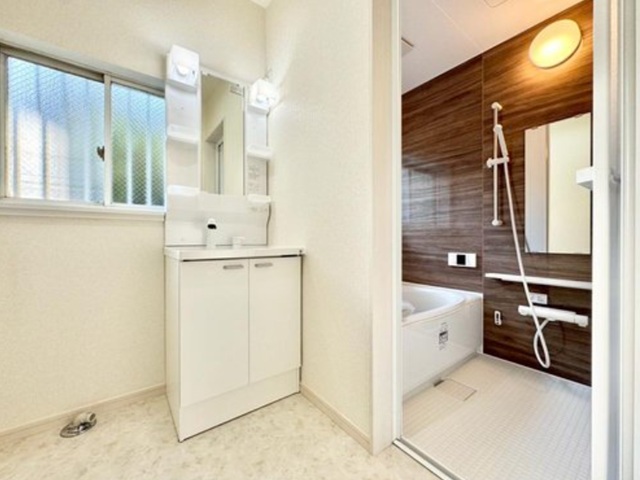 相模原市中央区水郷田名1丁目の中古戸建ての洗面化粧台の写真