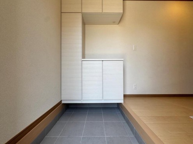 相模原市中央区陽光台4丁目の中古戸建ての玄関の写真