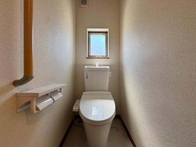 相模原市中央区陽光台4丁目の中古戸建てのトイレの写真