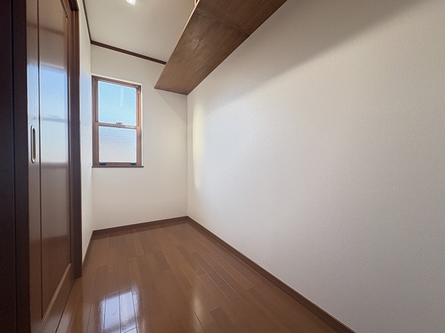 相模原市中央区陽光台5丁目の中古戸建てのウォークインクローゼットの写真