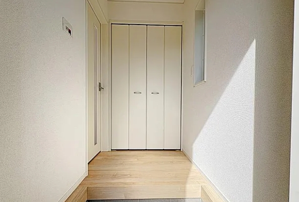 相模原市中央区上溝の新築戸建て2号棟の玄関の写真