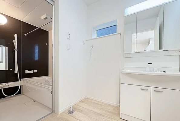 相模原市中央区上溝の新築戸建て2号棟の洗面化粧台の写真