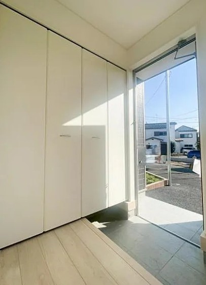 相模原市中央区上溝の新築戸建て3号棟の玄関の写真